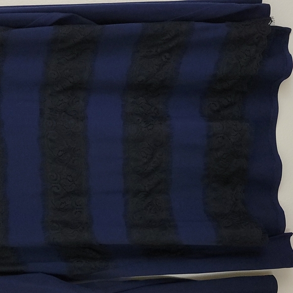 White House Black Market Blue & Black Striped Lace Top M - Picture 3 of 8